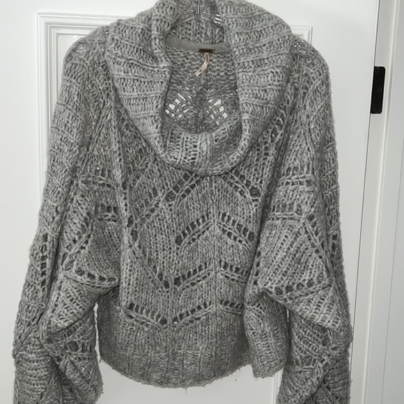 FREE PEOPLE KNIT SWEATER SIZE MED 🌺💝 - Picture 2 of 7
